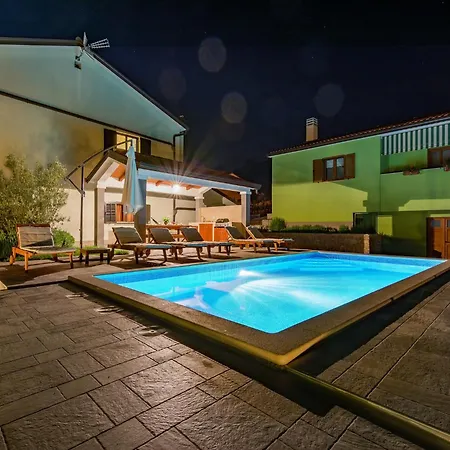 Comfortable Apartment In Cerovlje With Pool Exterior photo
