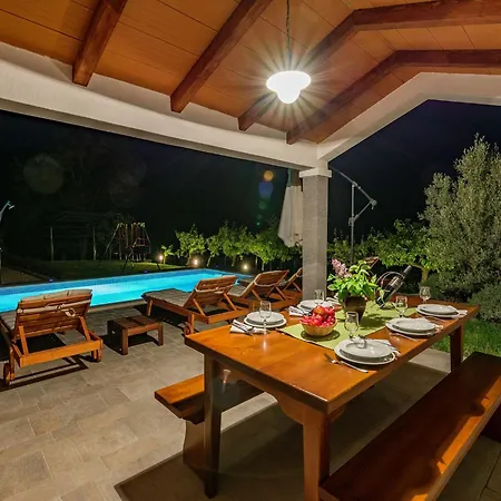 Comfortable Apartment In Cerovlje With Pool Exterior photo