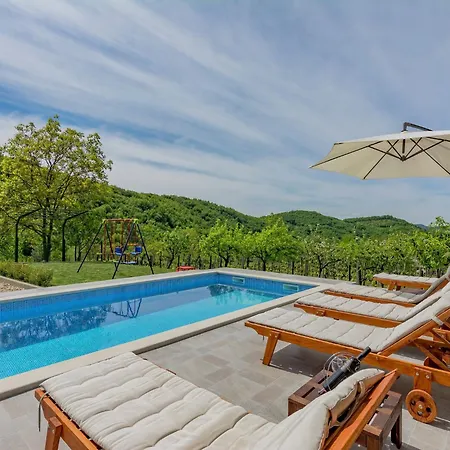 Comfortable Apartment In Cerovlje With Pool Exterior photo