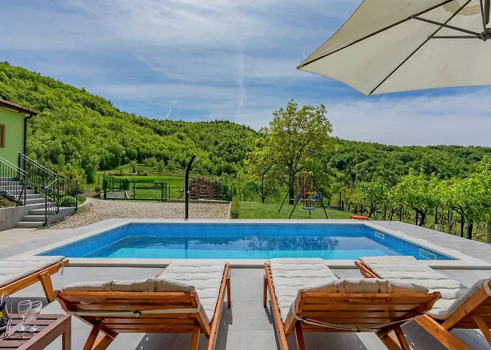 Comfortable Apartment In Cerovlje With Pool