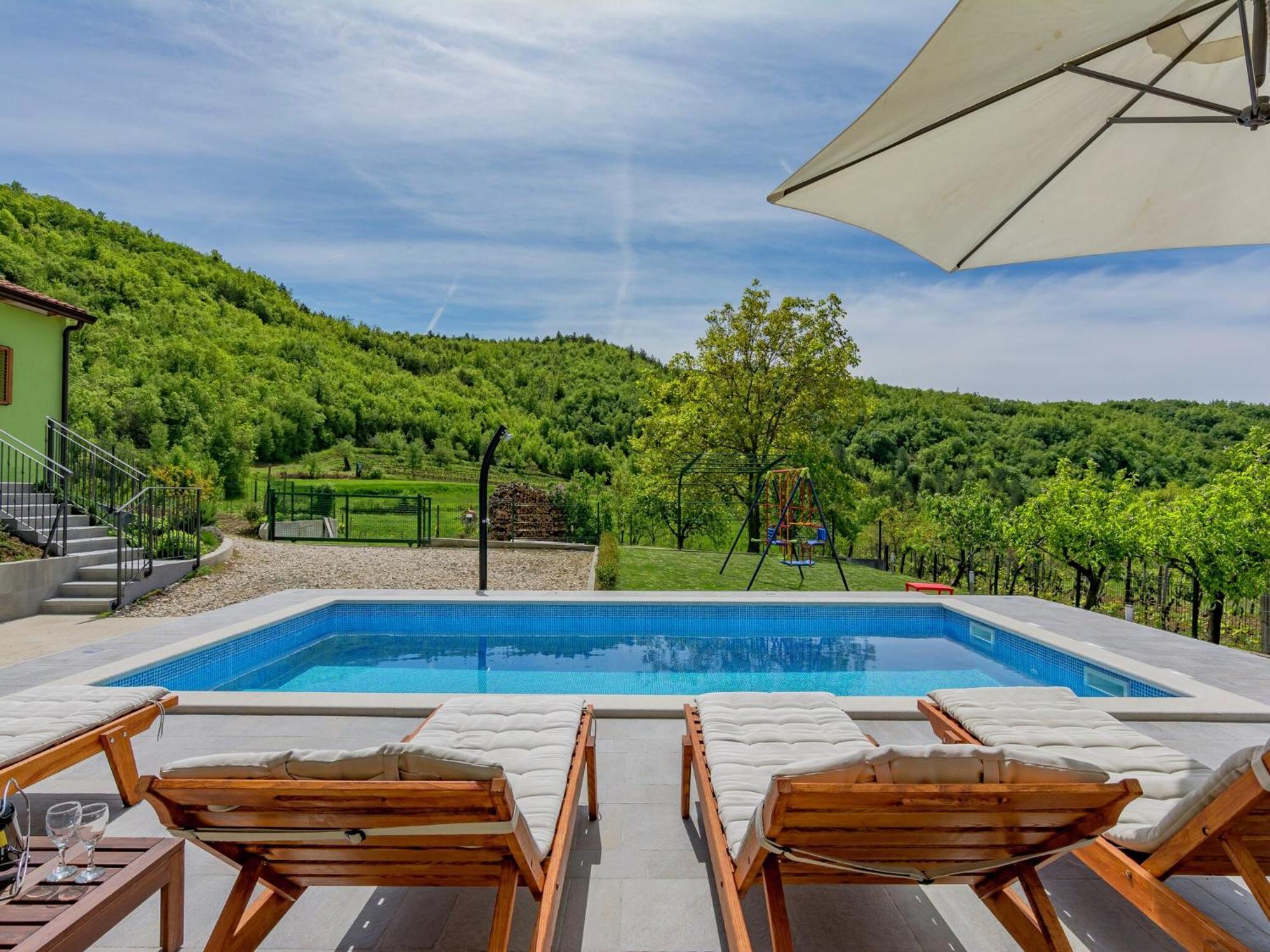 Comfortable In With Pool Apartment Cerovlje