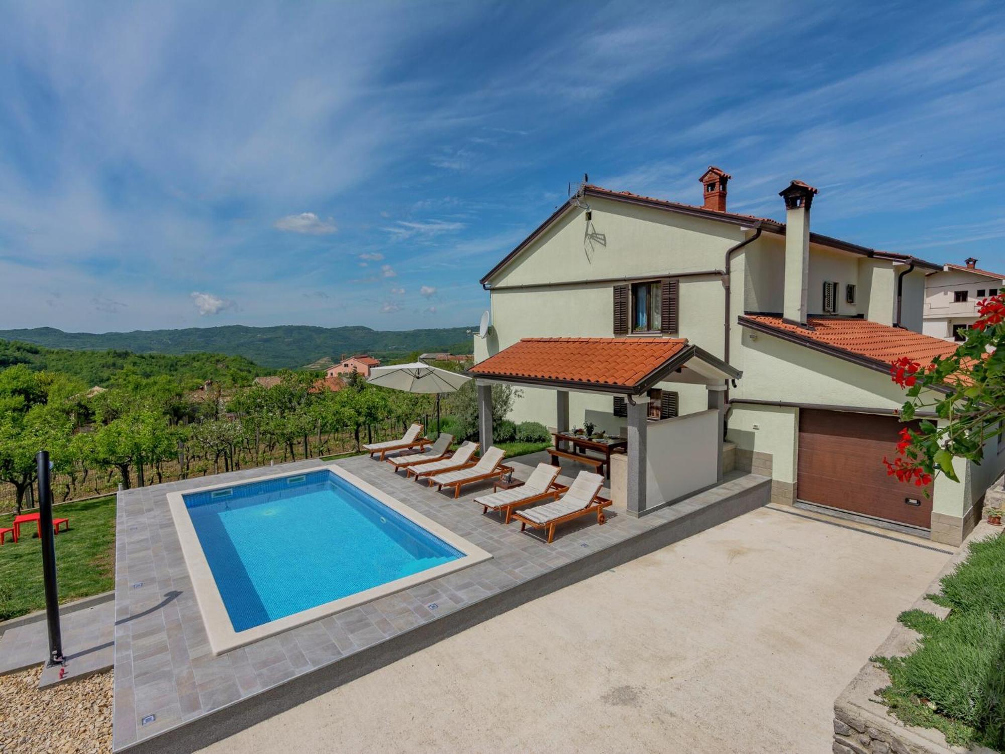 Comfortable In With Pool Apartment Cerovlje