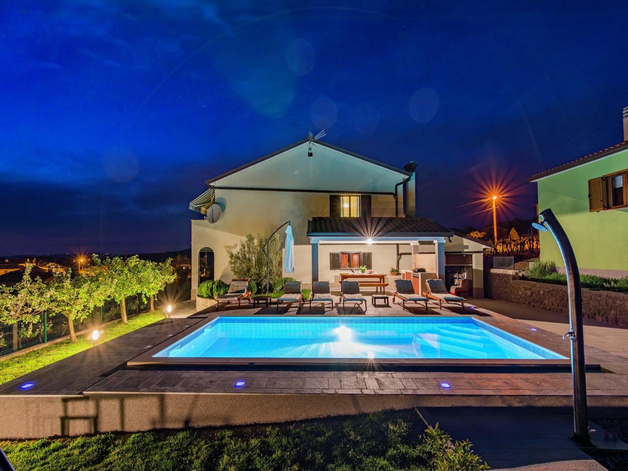 Comfortable In With Pool Apartment *