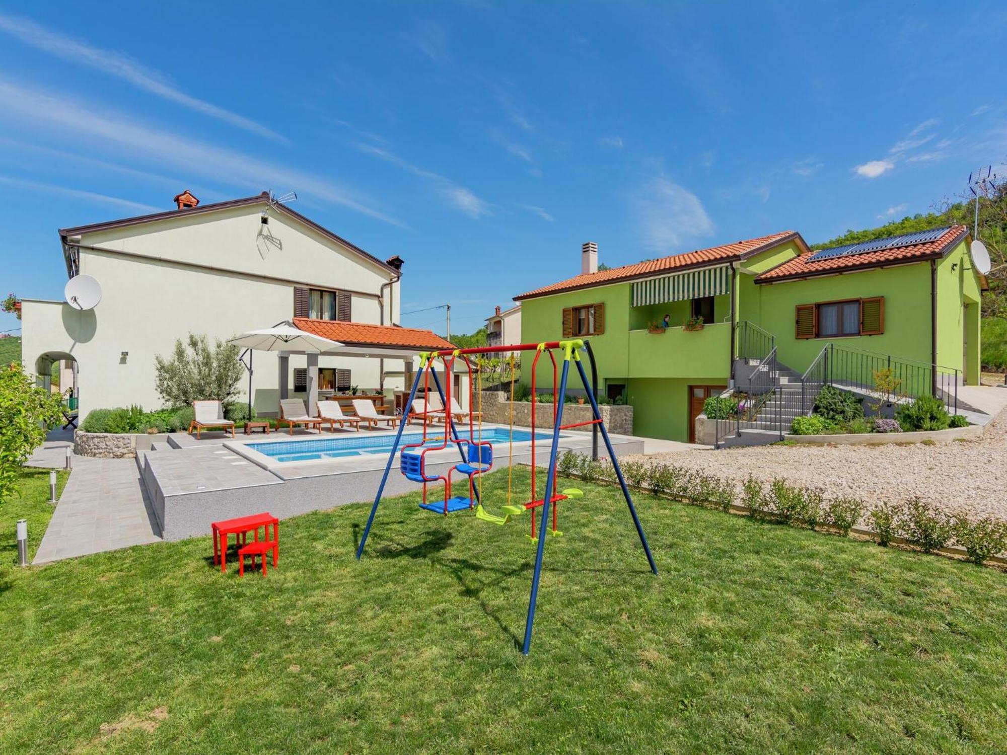 Comfortable In With Pool Appartement