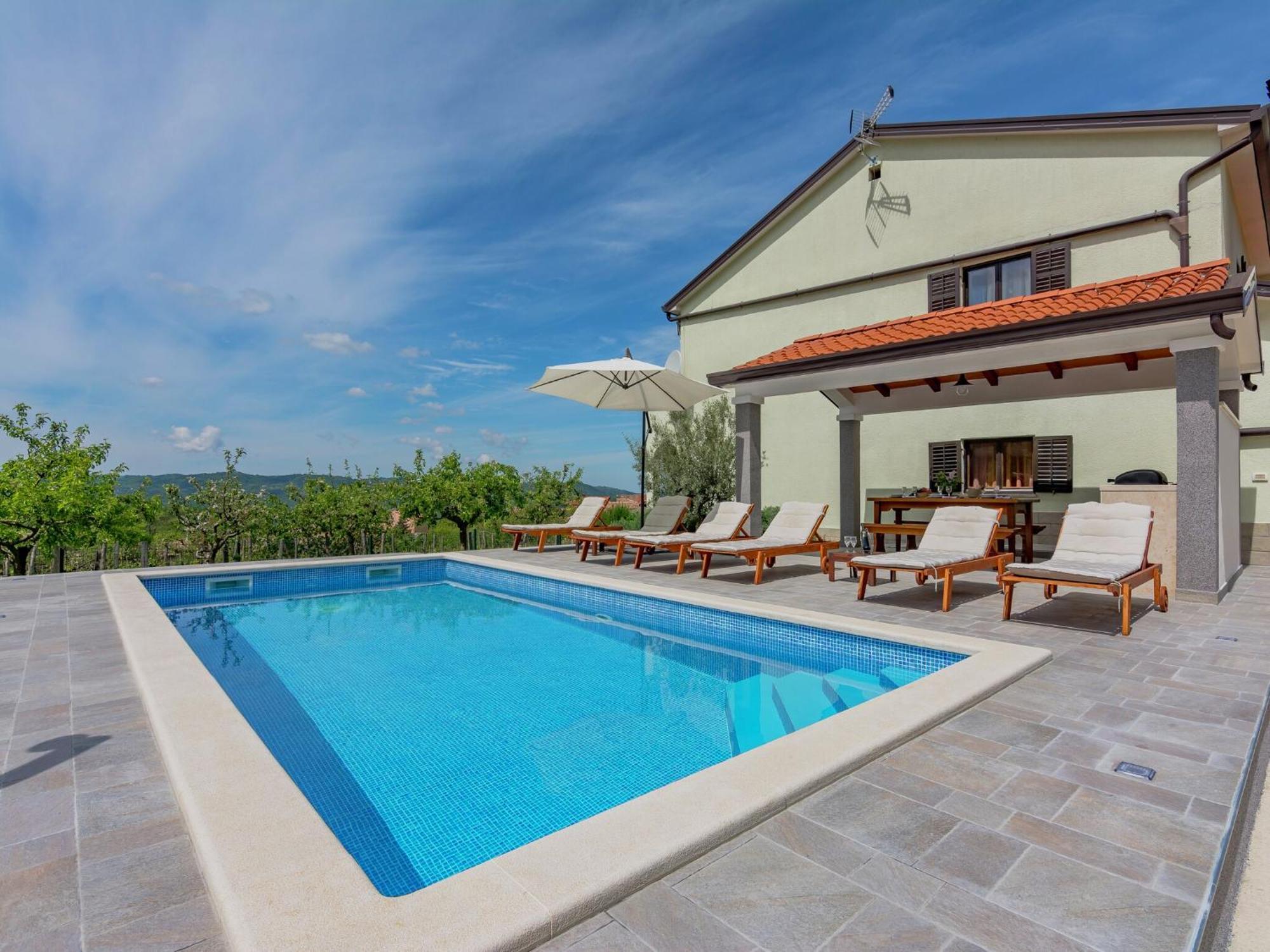 Apartment Comfortable In With Pool