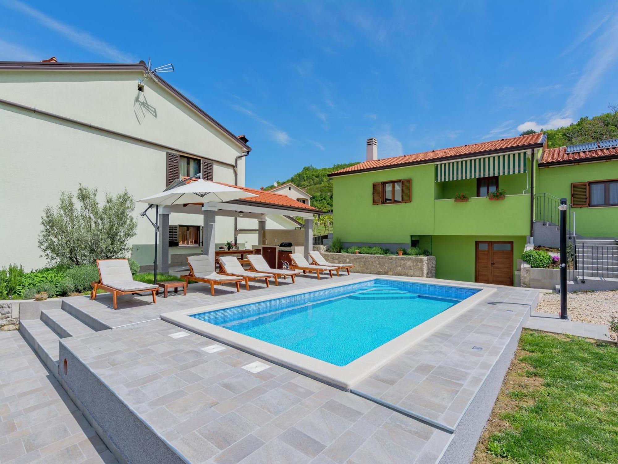 Comfortable In With Pool Apartment Cerovlje